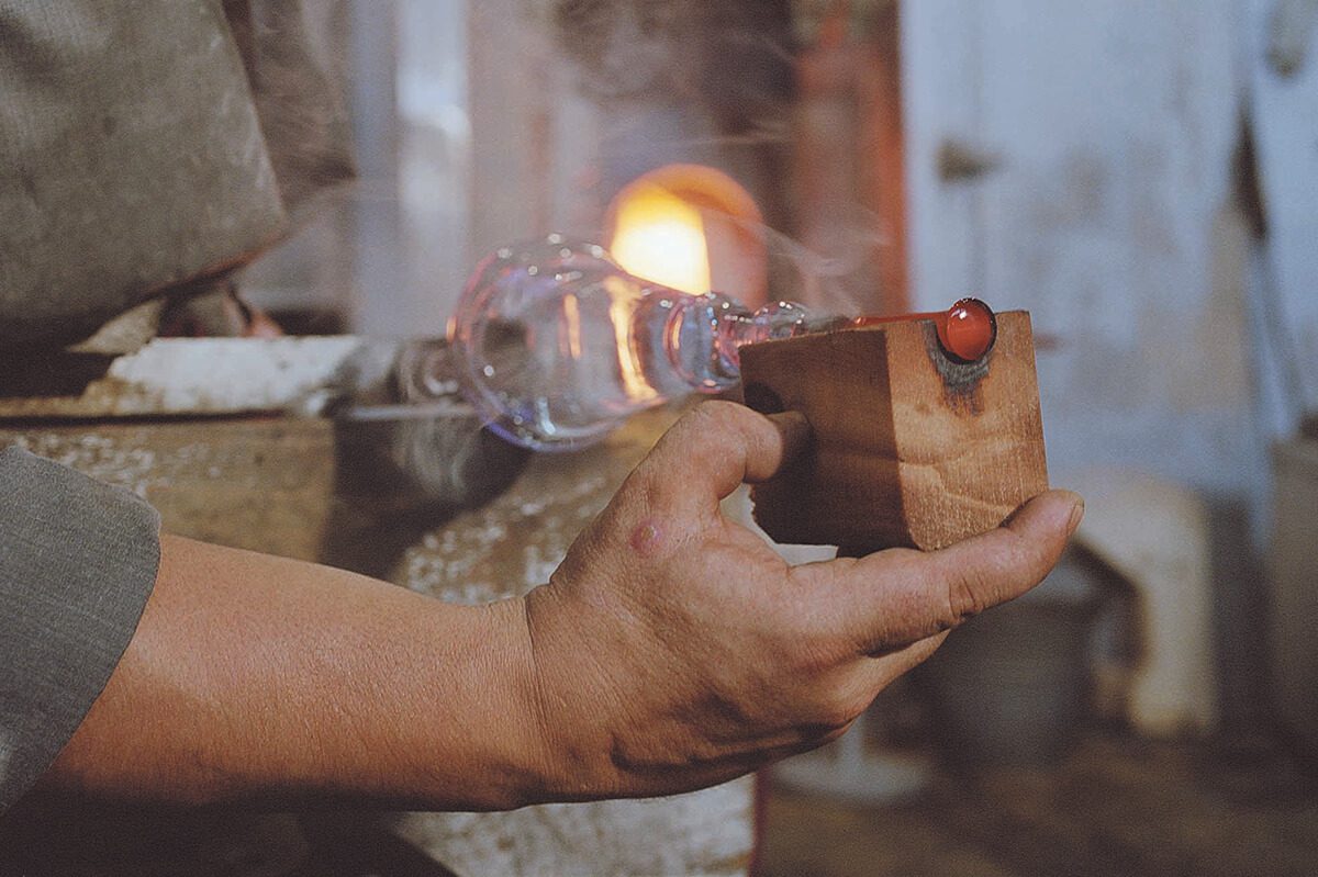 stem forming using wooden mould in moser glassworks factory