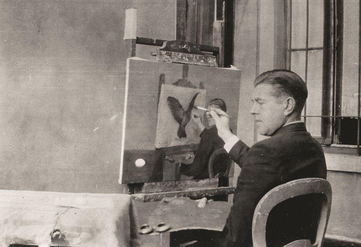 A photograph by Belgian surrealist artist René Magritte titled La Clairvoyance