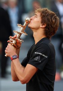 Alexander Zverev kissing the winning trophy at the Madrid Open 2018