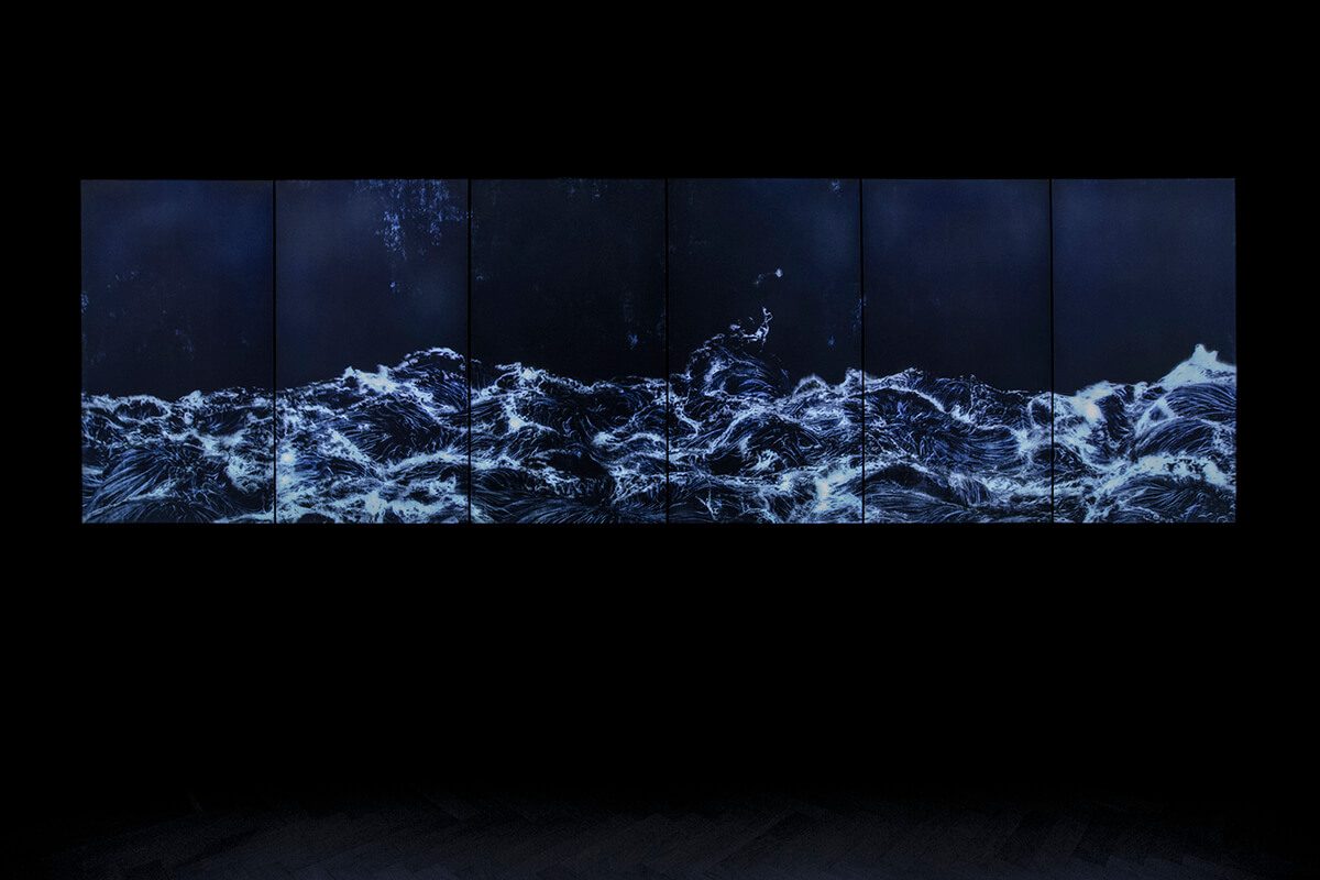 Video graphic of rippling waves by Tokyo art collective teamLab