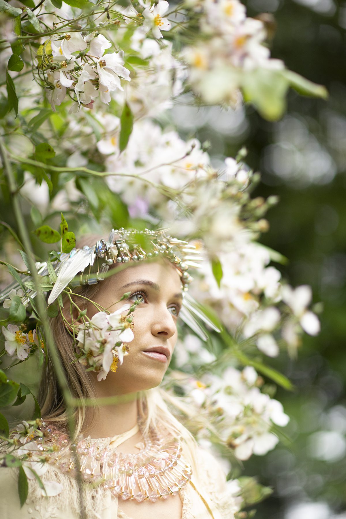 Woman wearing a tiara with flowers 