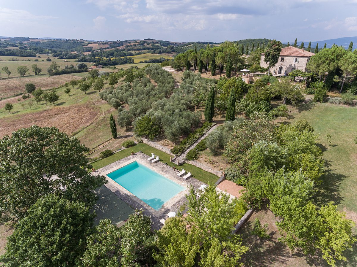 Luxurious estate home in the Italian countryside
