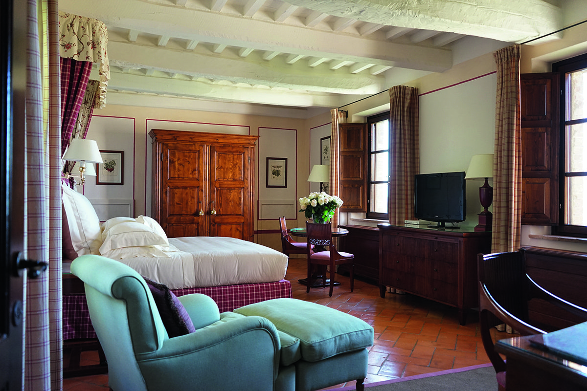 luxurious hotel suite