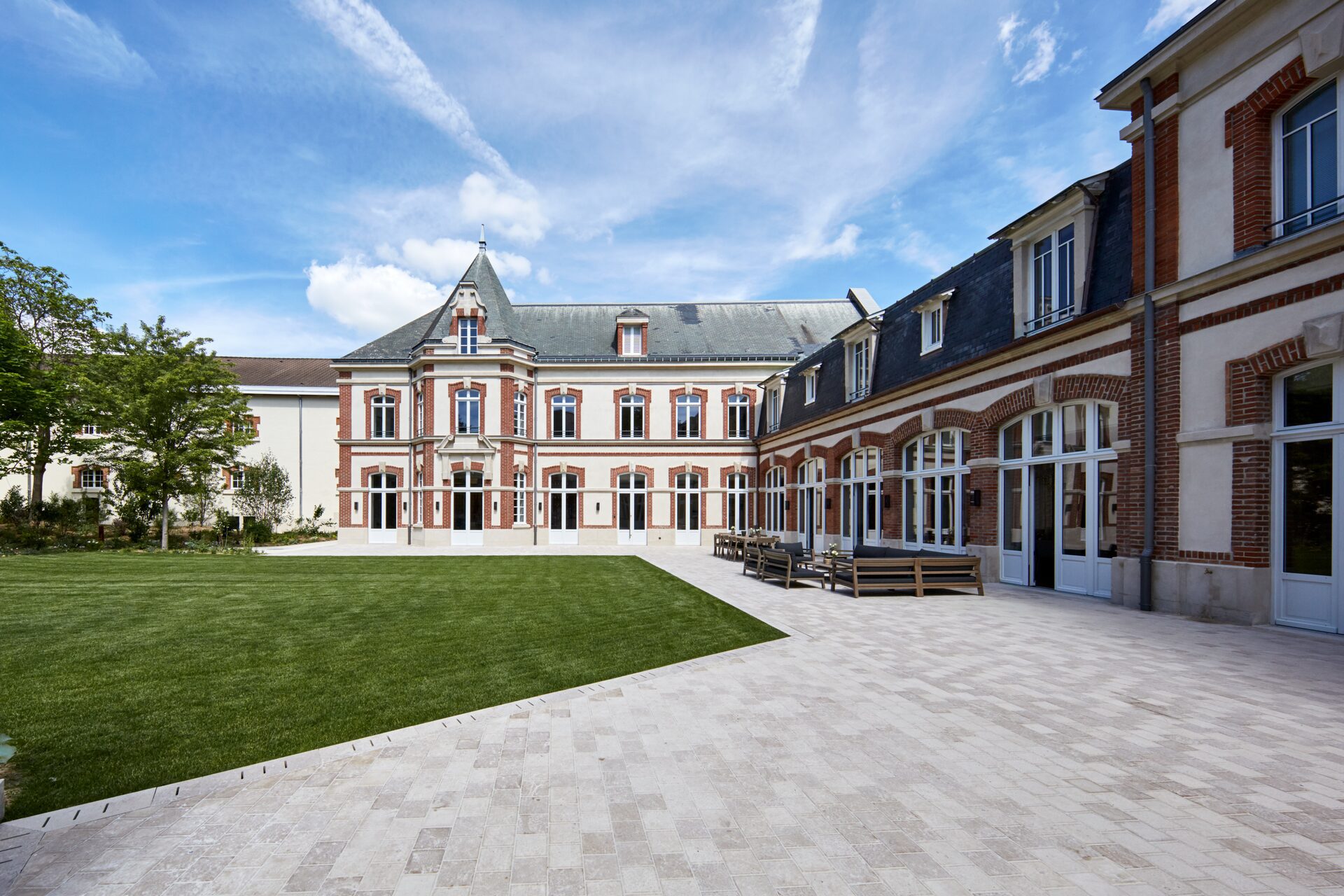 Beautiful, big house with ah big terrace and garden